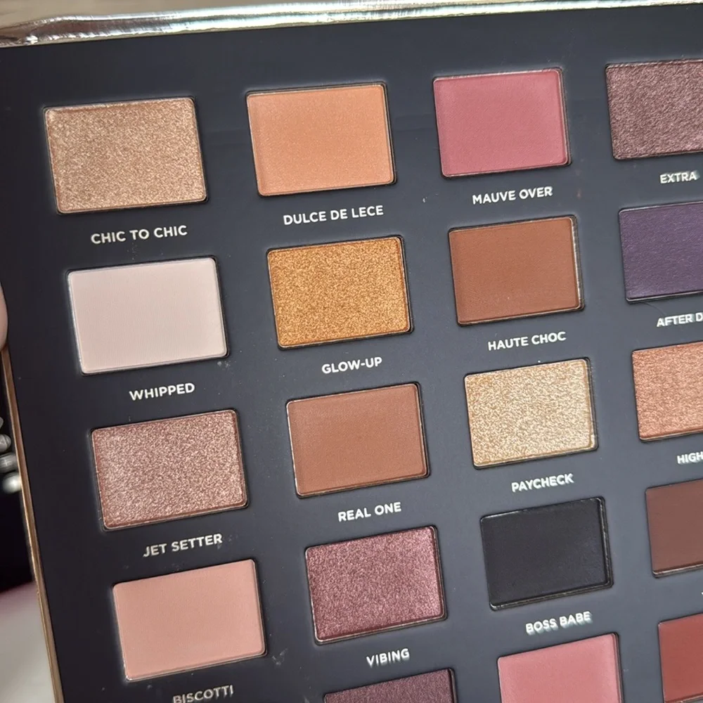 NEW- Iconic London Booming & Gleaming Eyeshadow Palette
